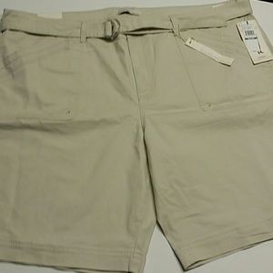 Gloria Vanderbilt Sierra Khaki Shorts Sz 24W -NEW